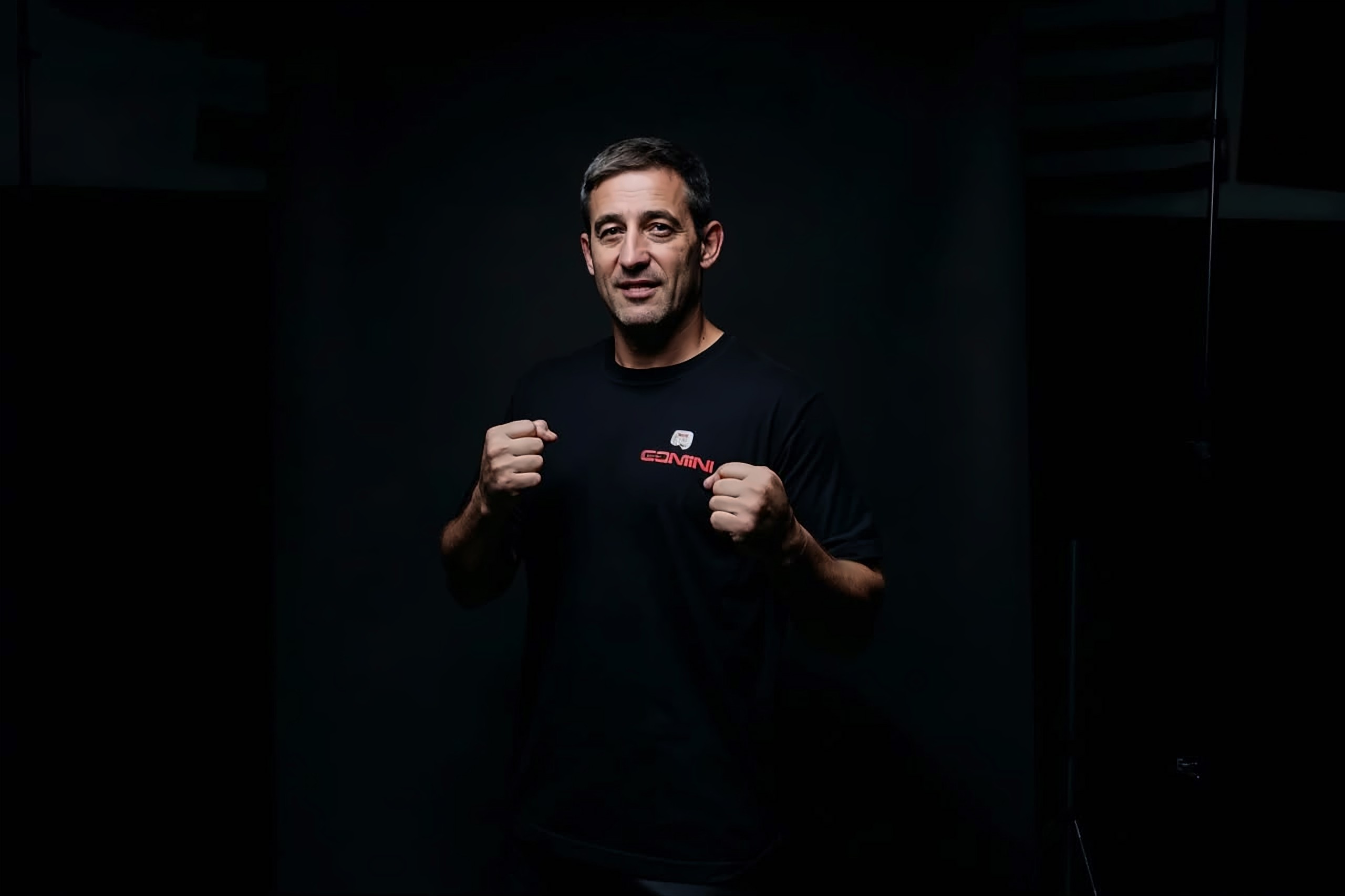 Mestre Luciano Contini em posição de guarda